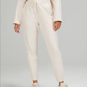 Lululemon Ribbed High Rise Cream Jogger 7/8 length